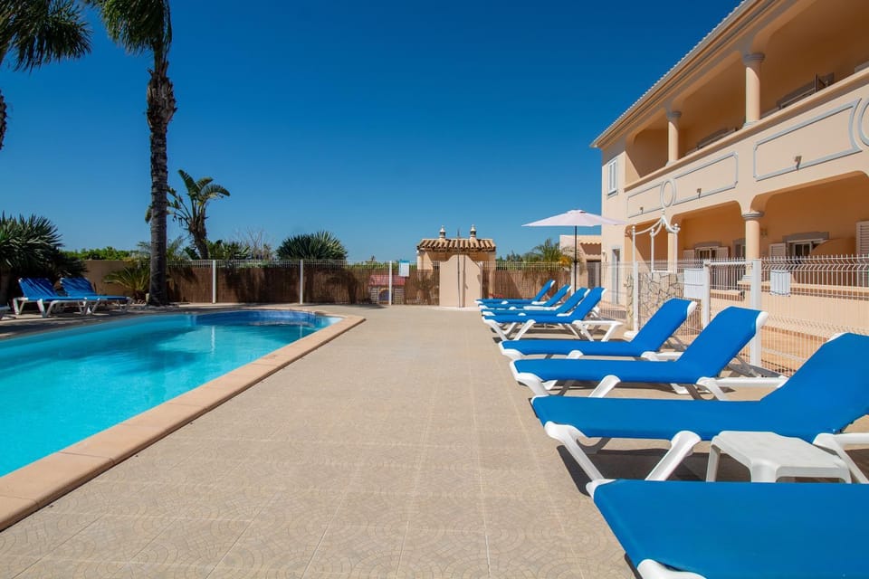 Swimming pool, sunbed