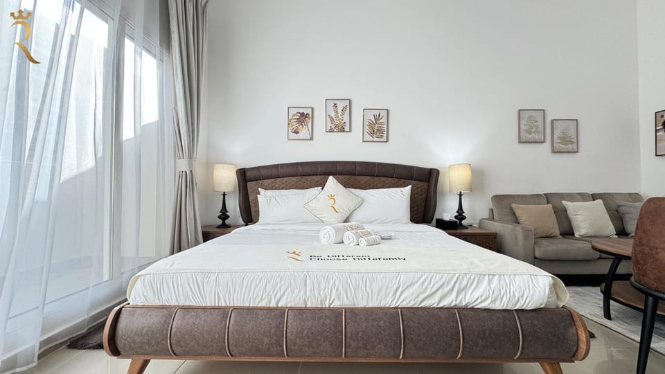 Bed, towels