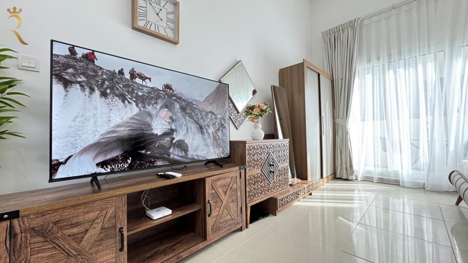 Communal lounge/ TV room, TV and multimedia, Evening entertainment
