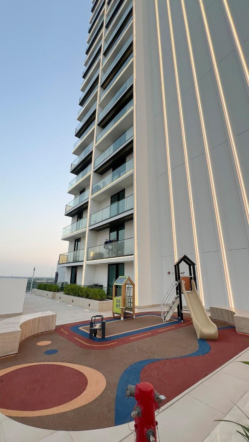 Brand New Apt On Top Floor 1BR w Spa And Pool Apartment in Dubai