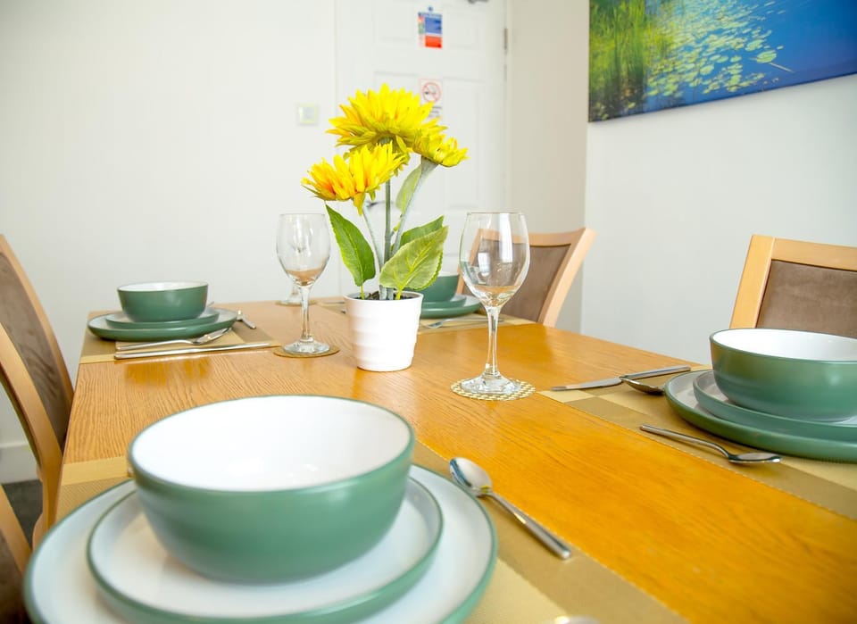 Seating area, Dining area