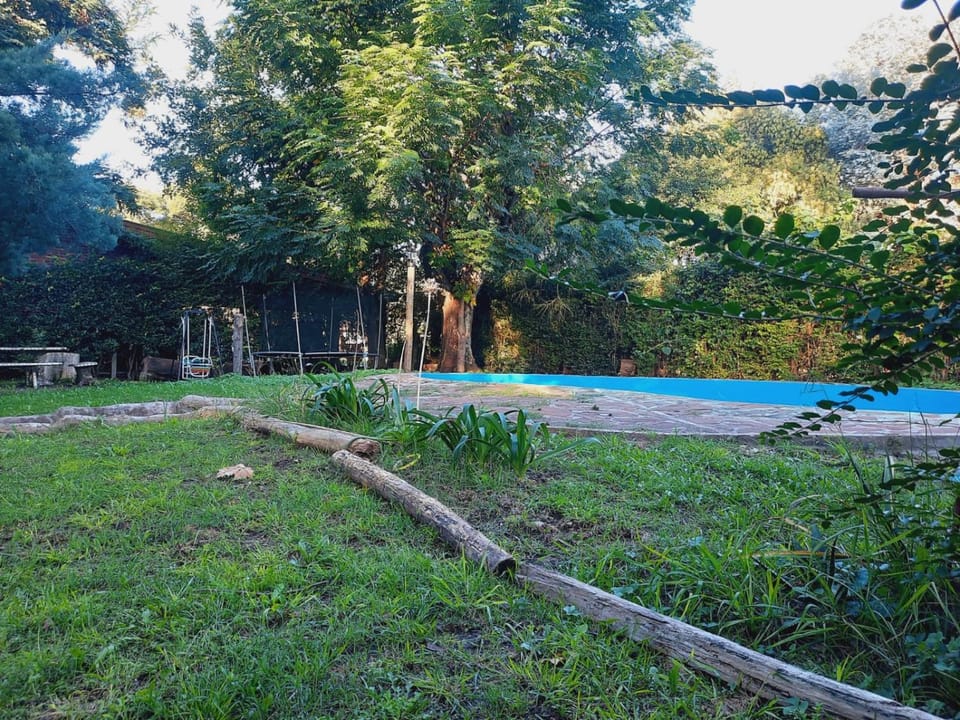 Casa quinta con gran parque, pileta y parrilla a 15 min del aeropuerto House in Ezeiza