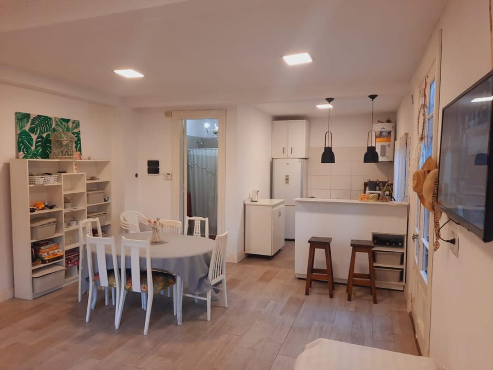 Casa quinta con gran parque, pileta y parrilla a 15 min del aeropuerto House in Ezeiza