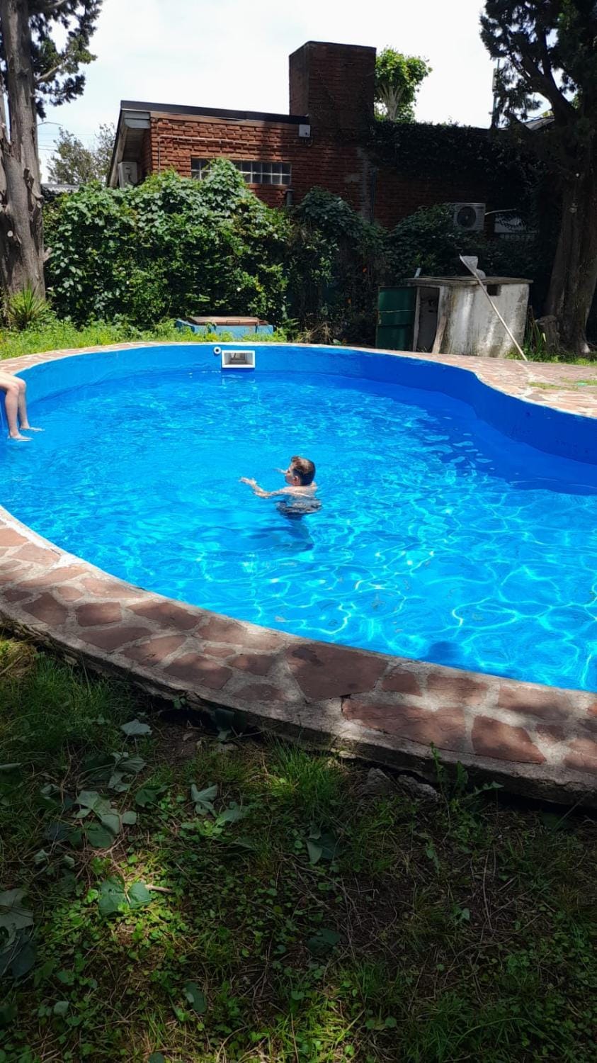 Casa quinta con gran parque, pileta y parrilla a 15 min del aeropuerto House in Ezeiza