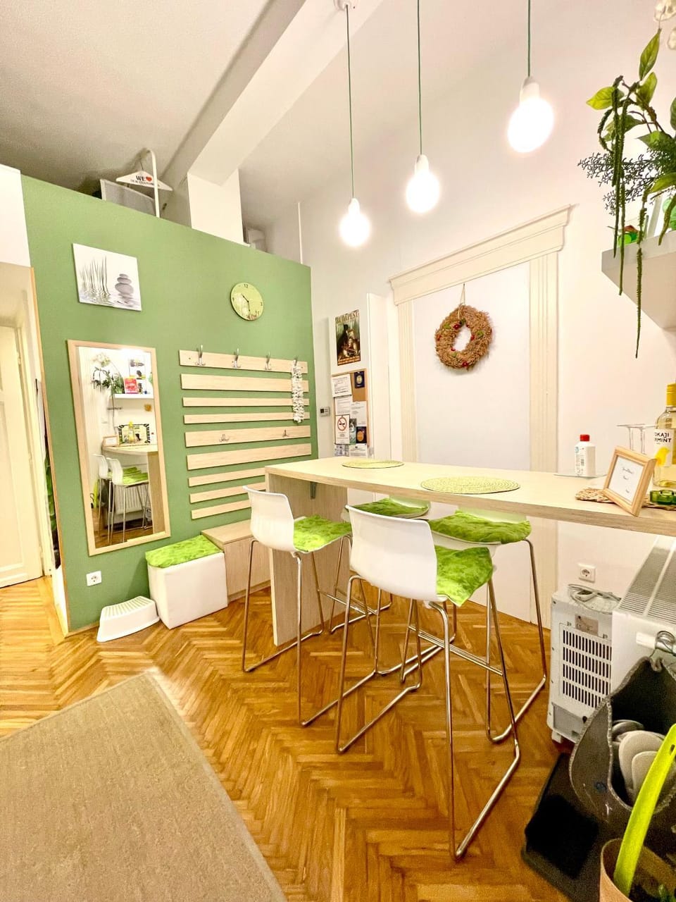 Facade/entrance, Dining area