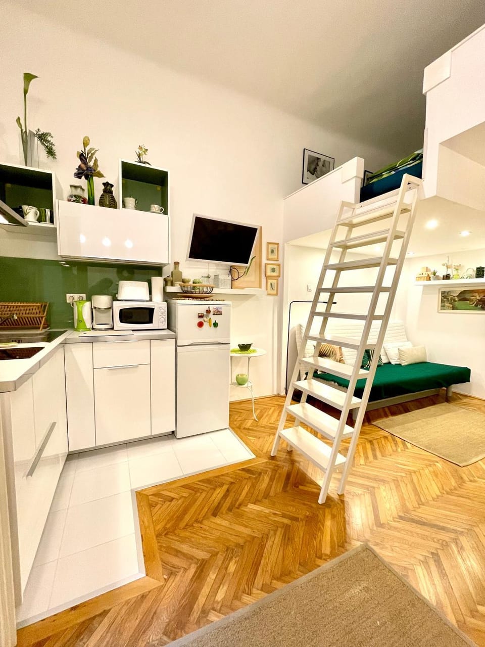 Bed, TV and multimedia, Coffee/tea facilities, minibar