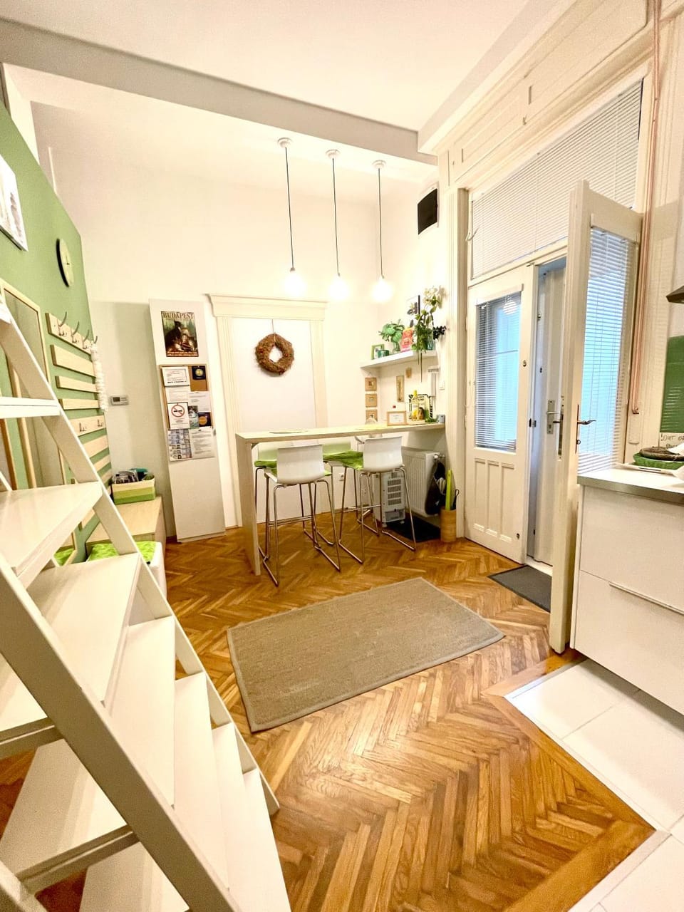 Facade/entrance, Dining area