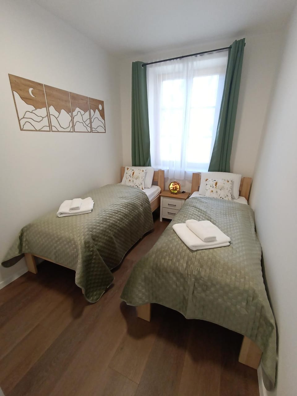 Bedroom, towels