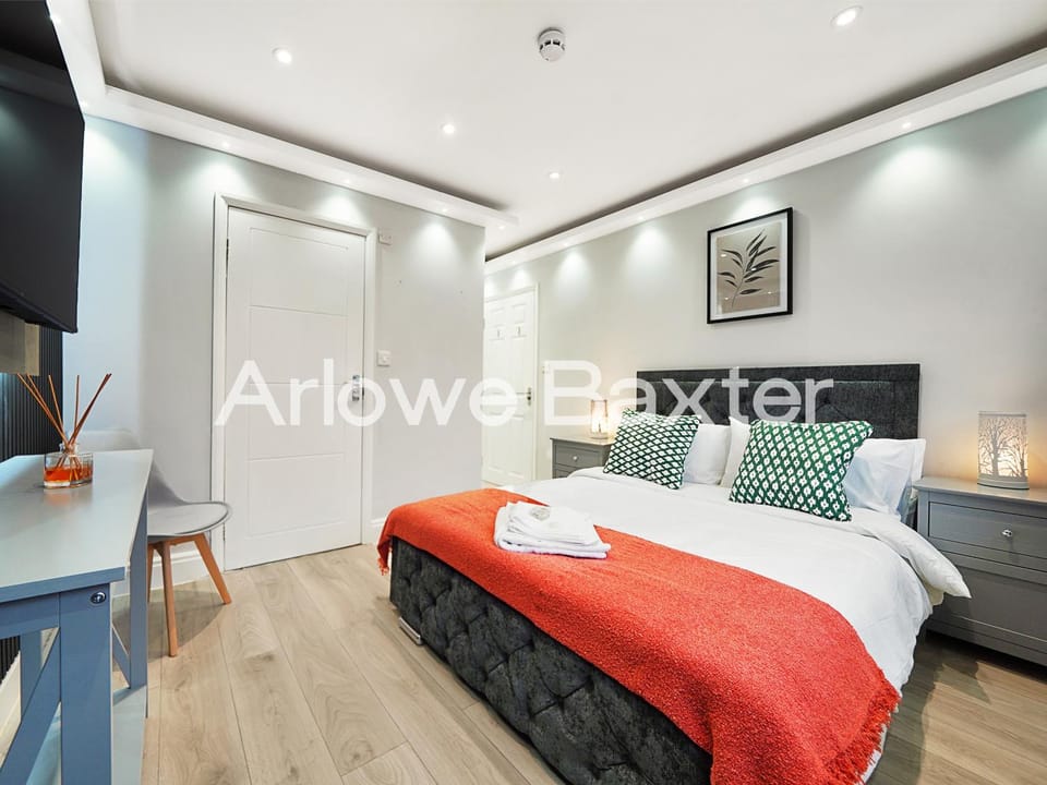 Bed, Photo of the whole room, Bedroom, Text overlay