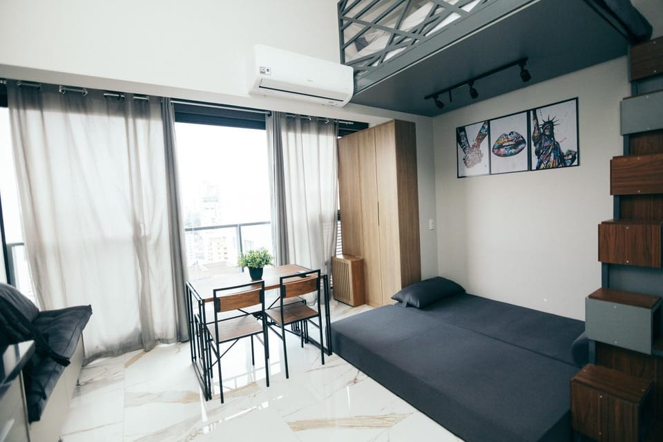 Studio com mezanino a 30 passos do Metro Brooklin Apartment in Sao Paulo City
