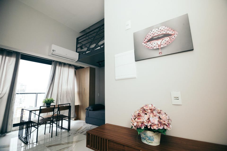 Studio com mezanino a 30 passos do Metro Brooklin Apartment in Sao Paulo City