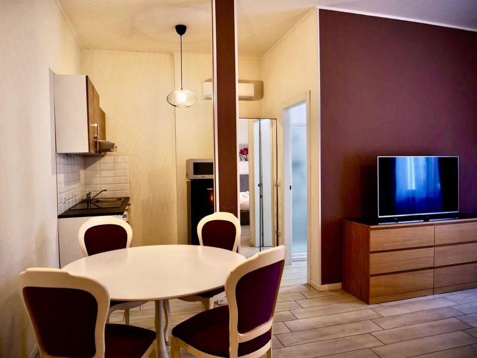 TV and multimedia, Kitchen or kitchenette, Seating area