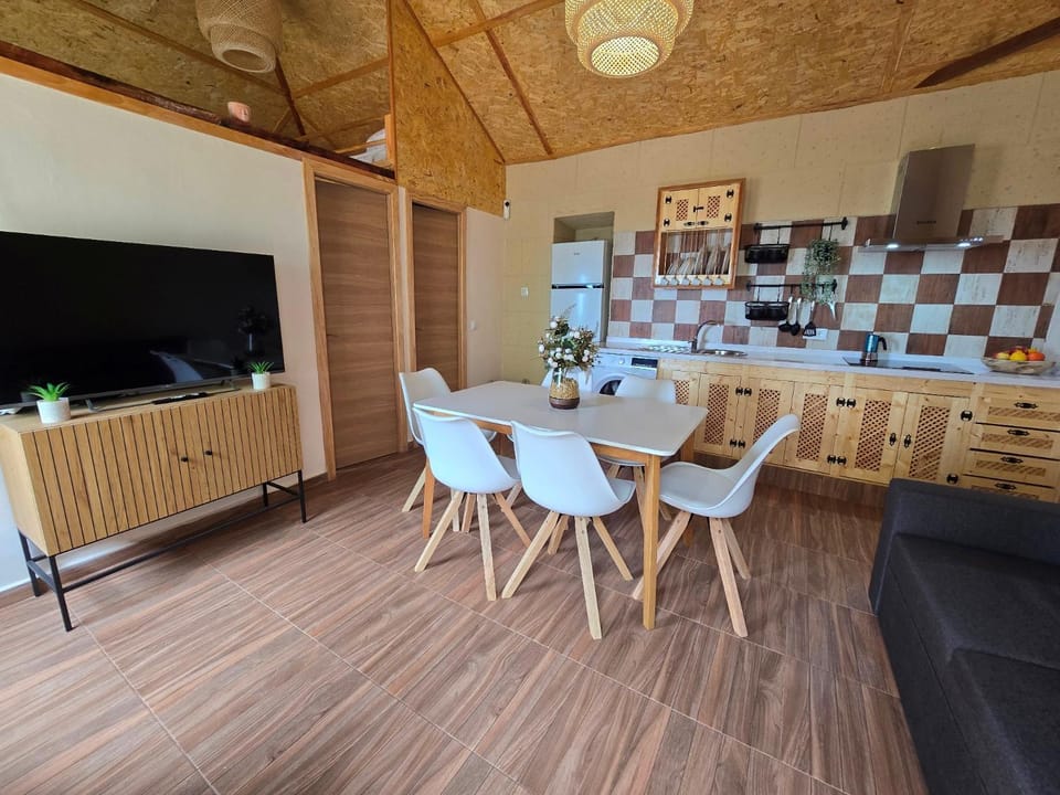 TV and multimedia, Kitchen or kitchenette, Living room, Dining area