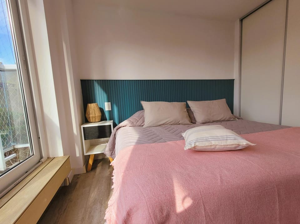 Bed, Photo of the whole room, wardrobe