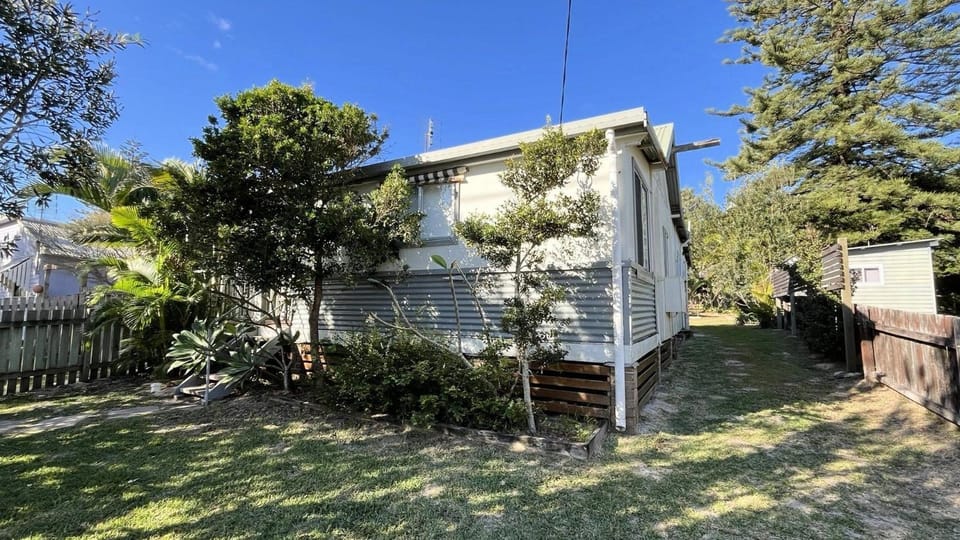 120 On Main House in Wooli