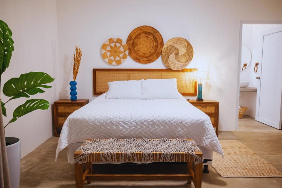 Photo of the whole room, Bedroom
