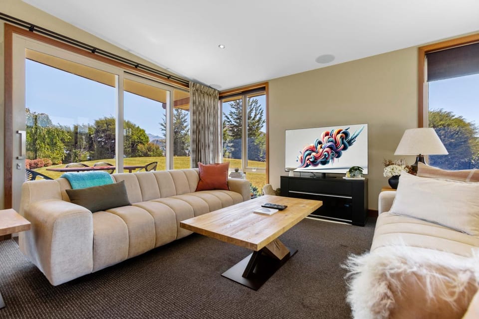 TV and multimedia, Living room, Seating area