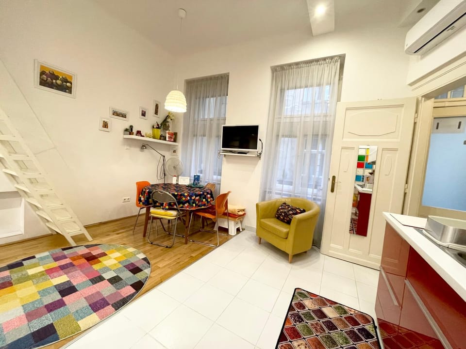 Living room, Photo of the whole room