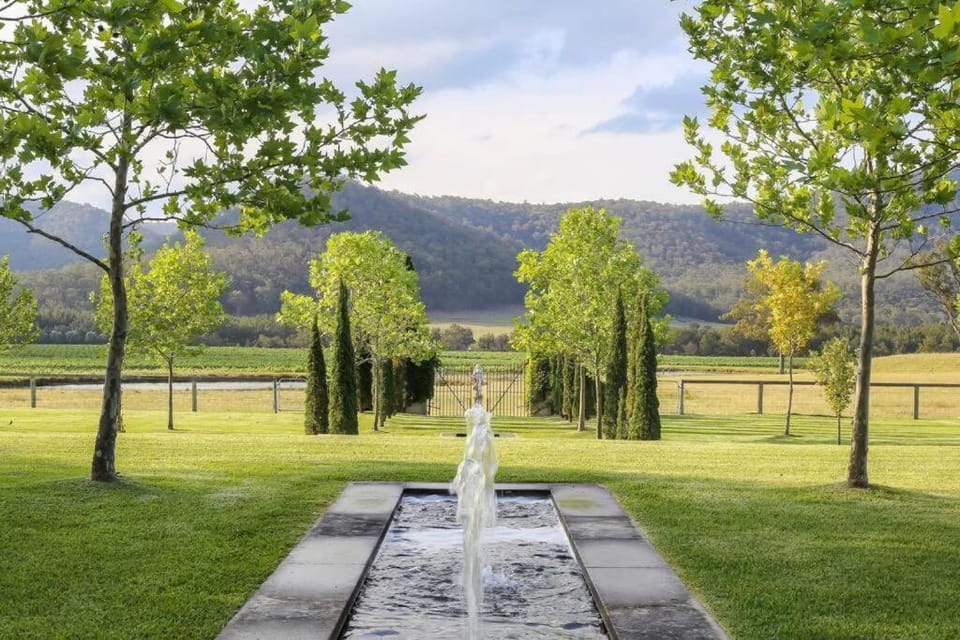 Dimensions X Farm-stay at Krinklewood Estate House in Broke