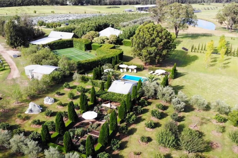 Dimensions X Farm-stay at Krinklewood Estate House in Broke