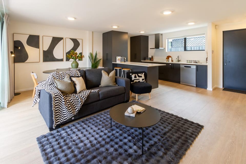 Kitchen or kitchenette, Living room, Seating area, Dining area, oven, stove