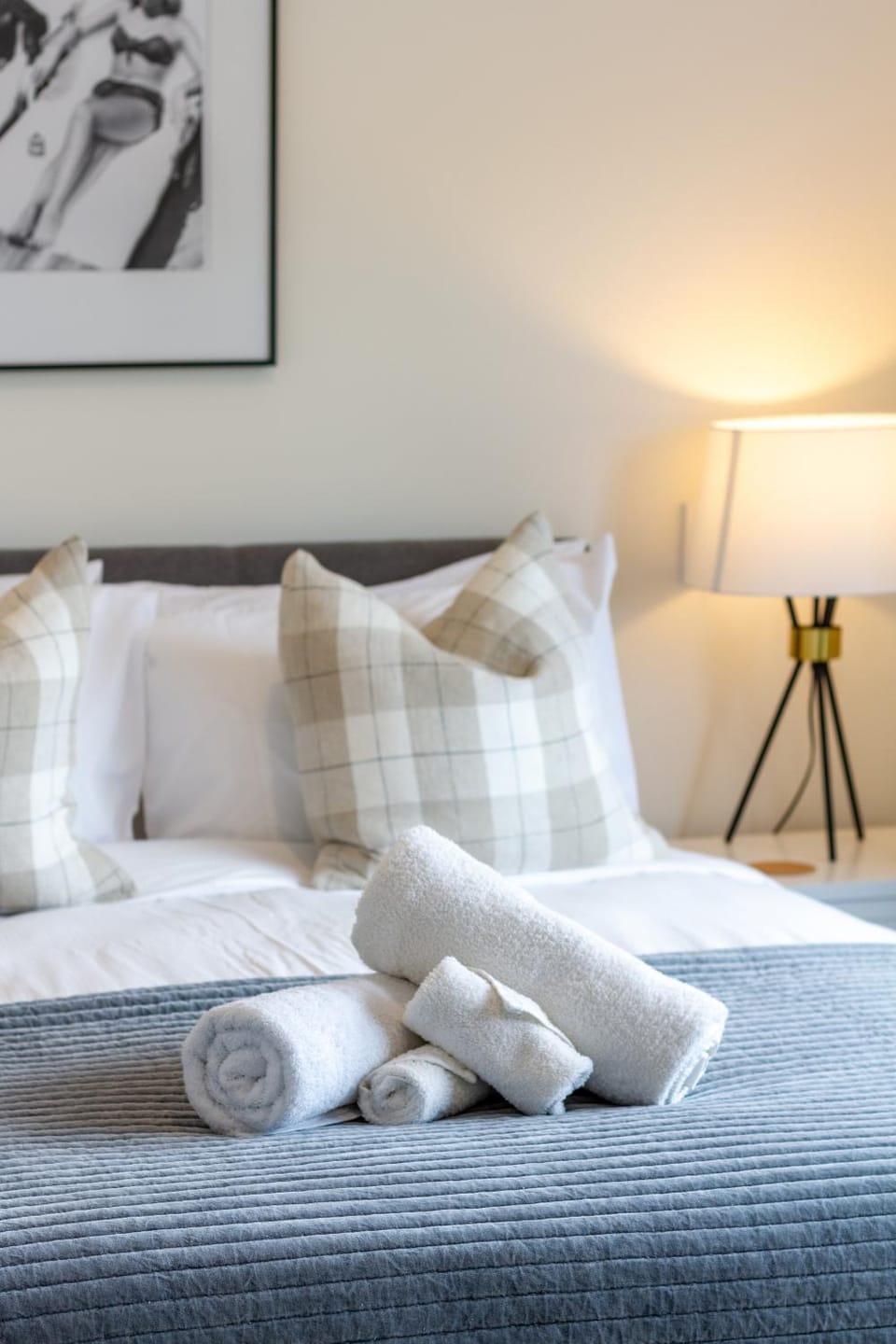Bed, Photo of the whole room, Decorative detail, Bedroom, towels
