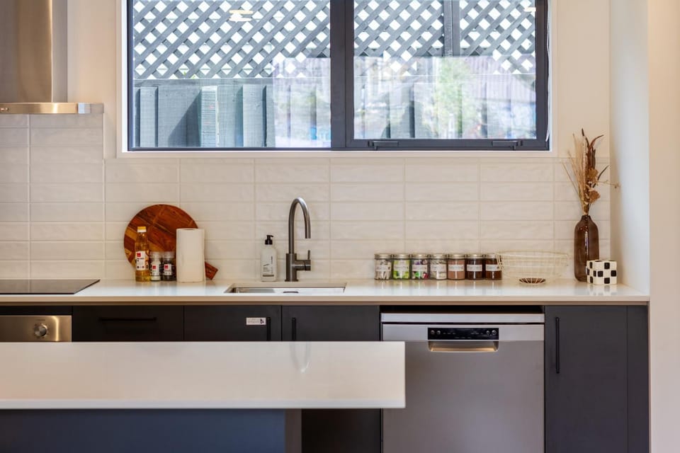 Kitchen or kitchenette, oven