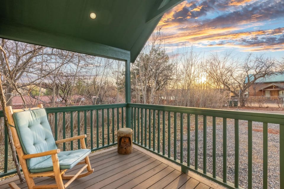 NEW Moondance Majestic Mini Cabin Cathedral Rock Cabin in Sedona