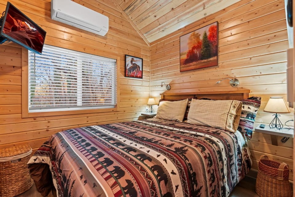 NEW Moondance Majestic Mini Cabin Cathedral Rock Cabin in Sedona