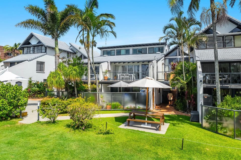 Property building, Spring, Garden, Garden view