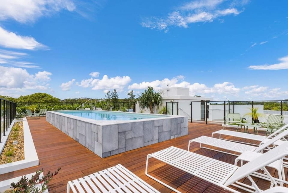 Natural landscape, View (from property/room), Pool view, Swimming pool, sunbed