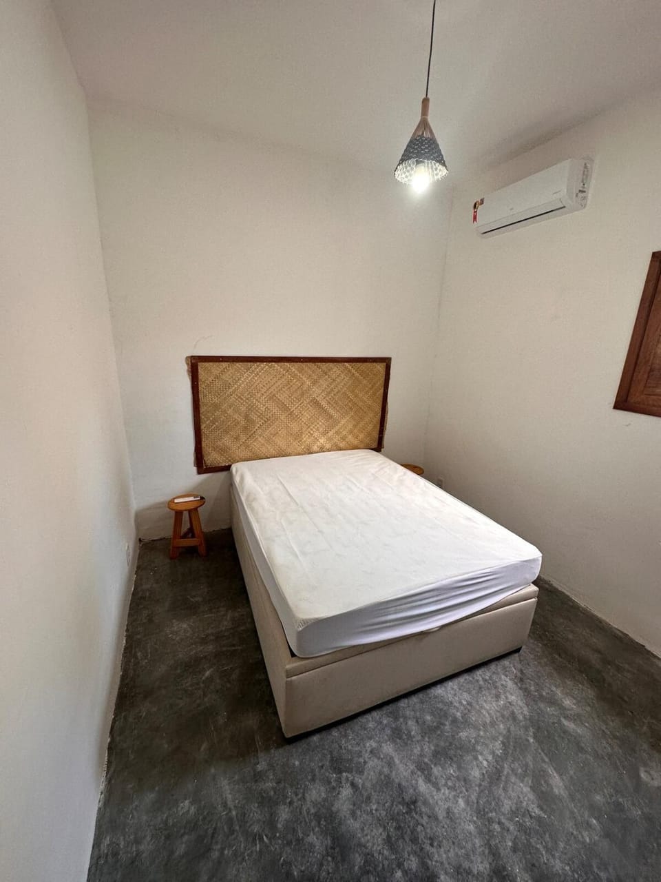 Bed, Photo of the whole room, air conditioner