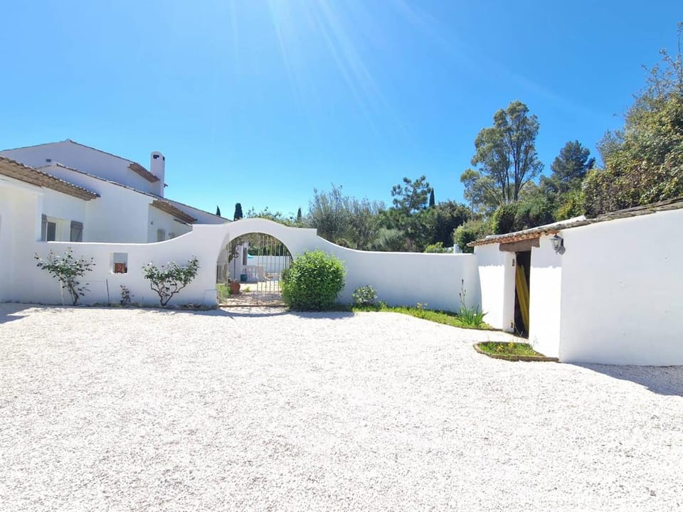 Maison climatisée avec grand jardin, proche plage et commerces - FR-1-610-102 House in Bormes-les-Mimosas
