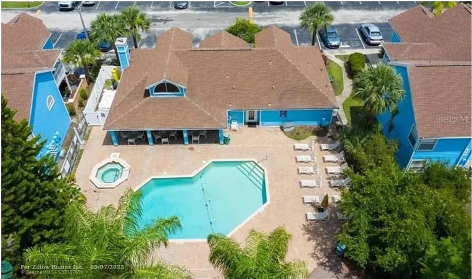 Swimming pool