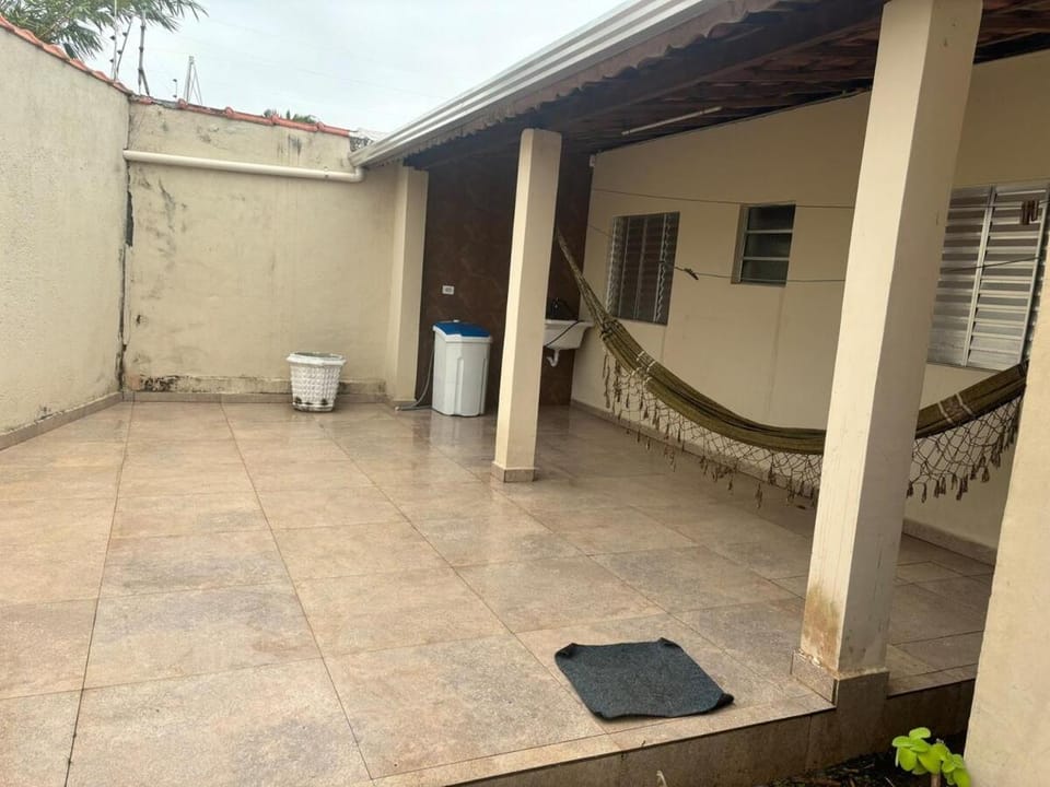 Casa com piscina pé na areia House in Itanhaém