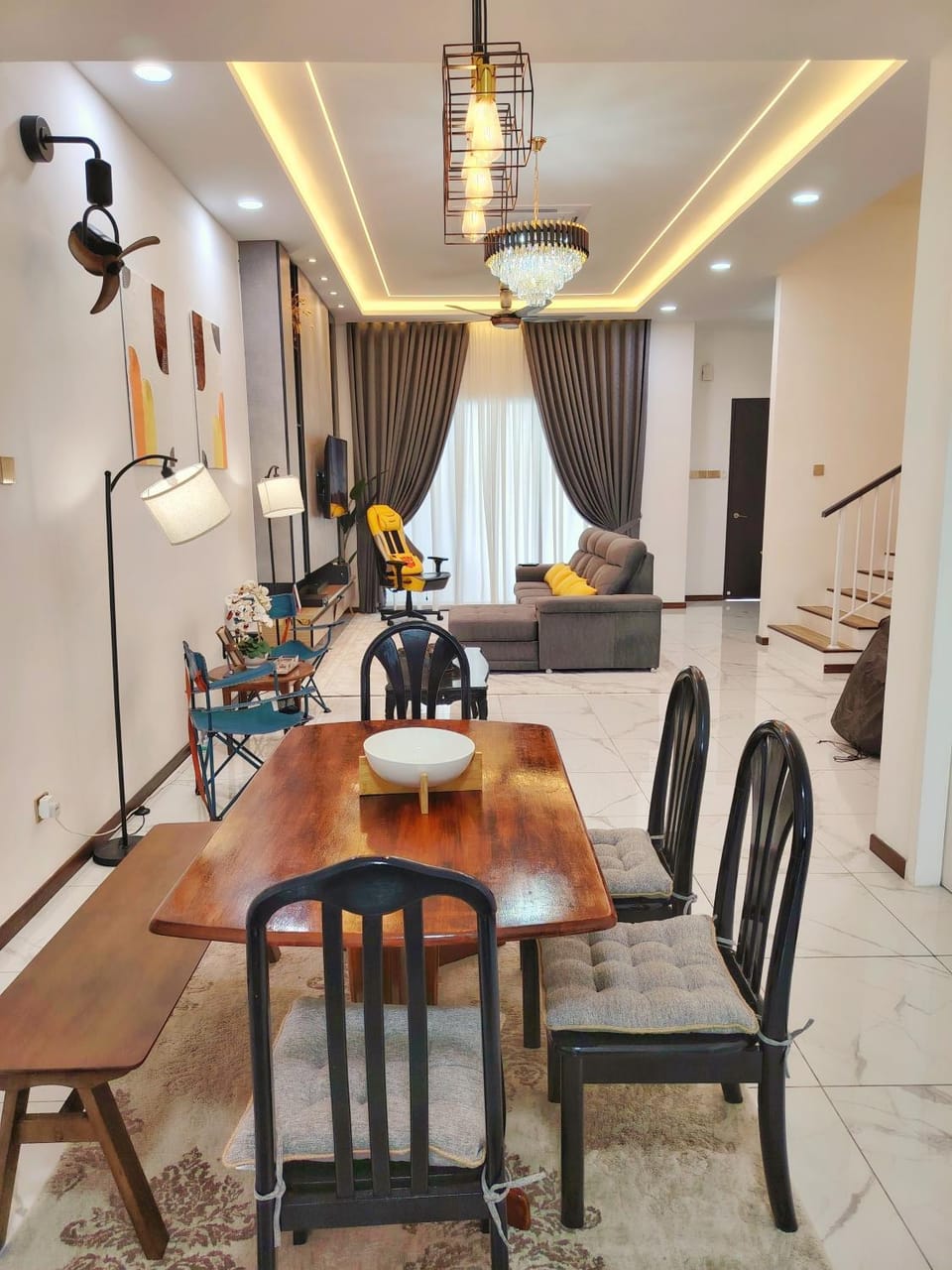 Living room, Seating area, Dining area