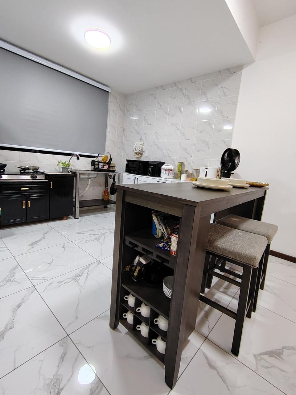 Kitchen or kitchenette, Dining area