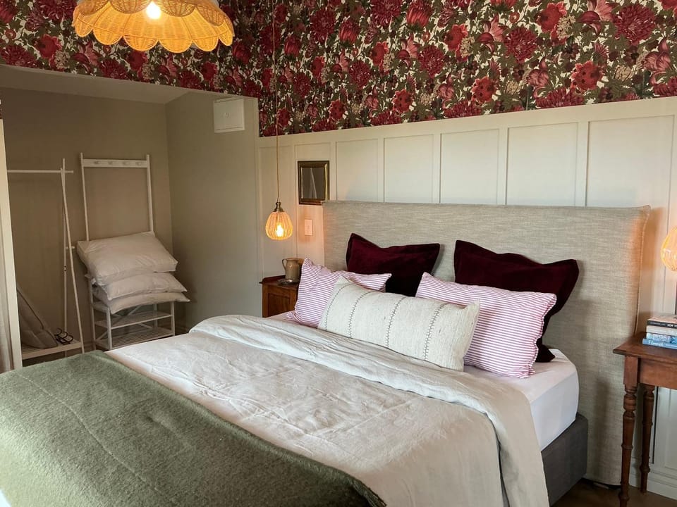 Bed, wardrobe