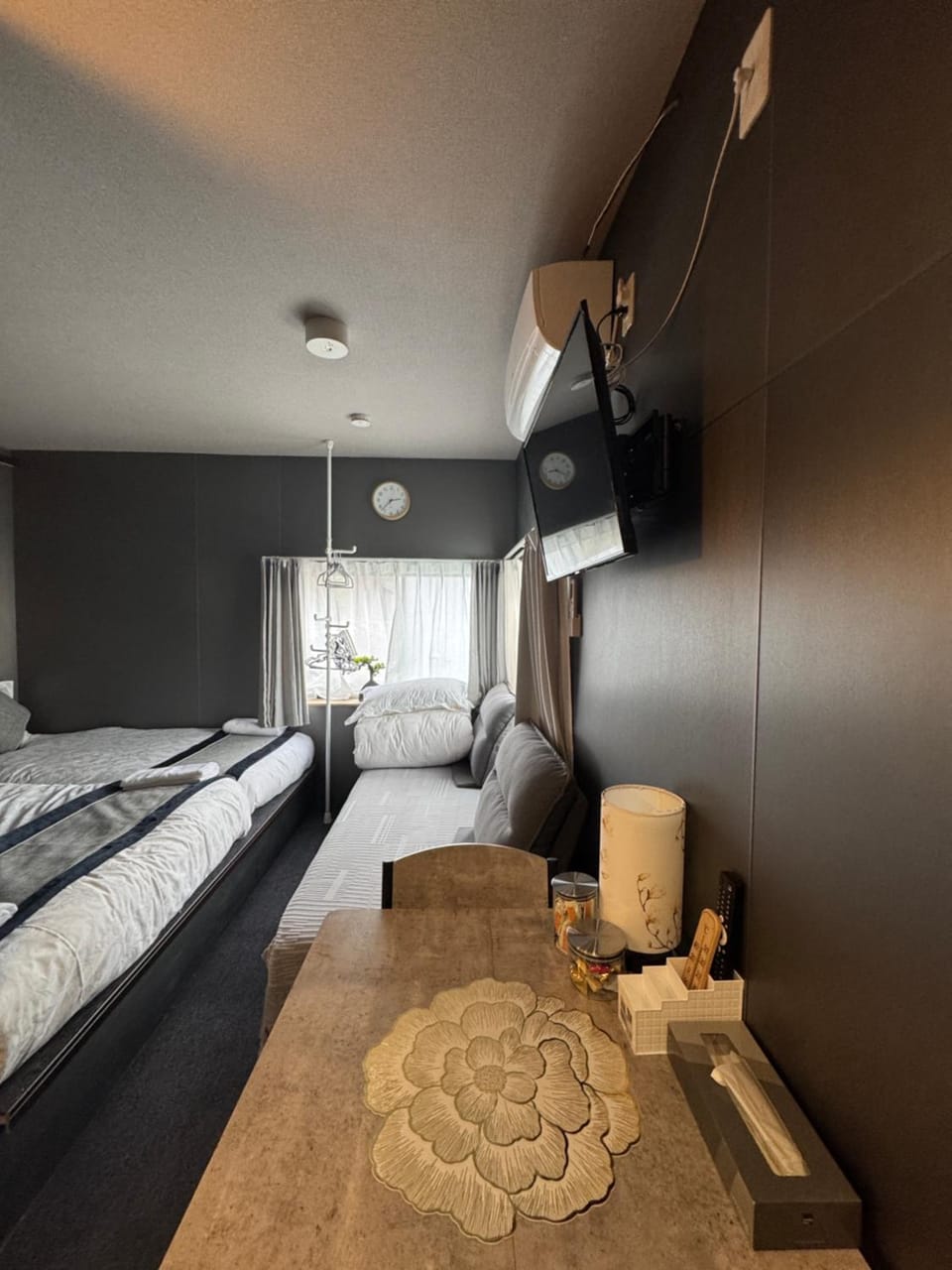 Bed, TV and multimedia, Photo of the whole room, Bedroom