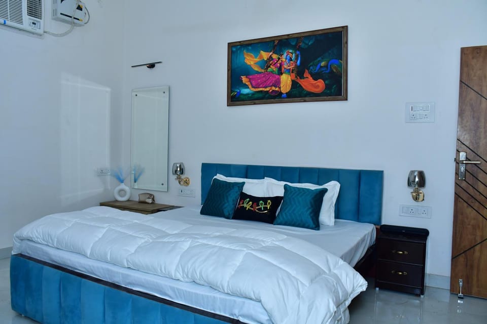 Bed, Photo of the whole room, Bedroom, air conditioner
