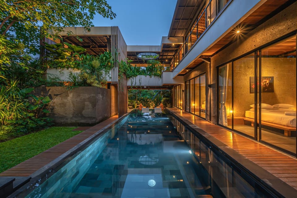 Property building, Day, Pool view, Swimming pool, sunbed