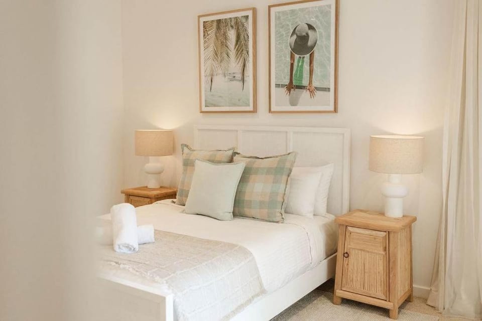 Whitehaven - 100m to Beach, Private Pool House in Coolum Beach