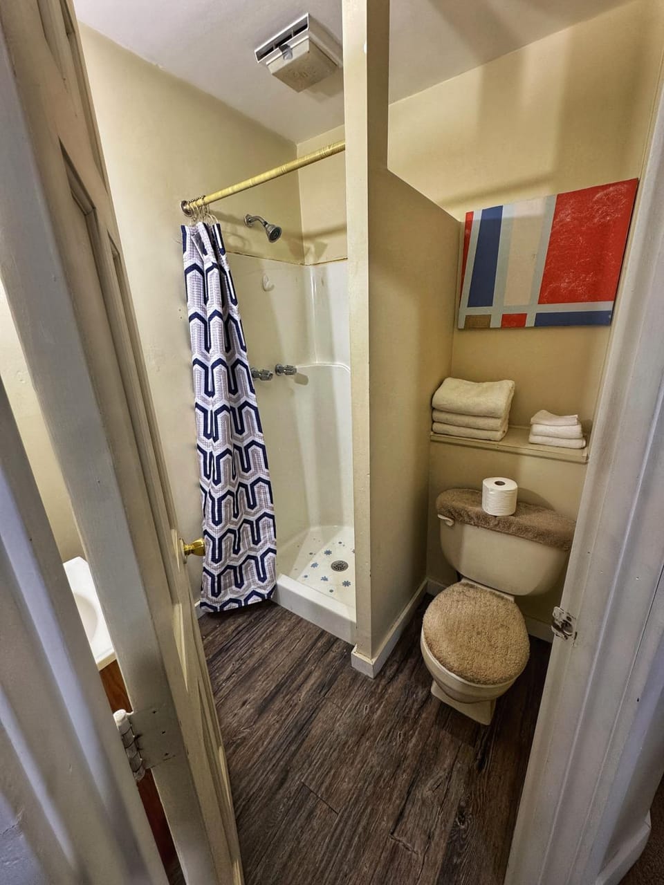 Shower, Toilet, Bathroom, towels