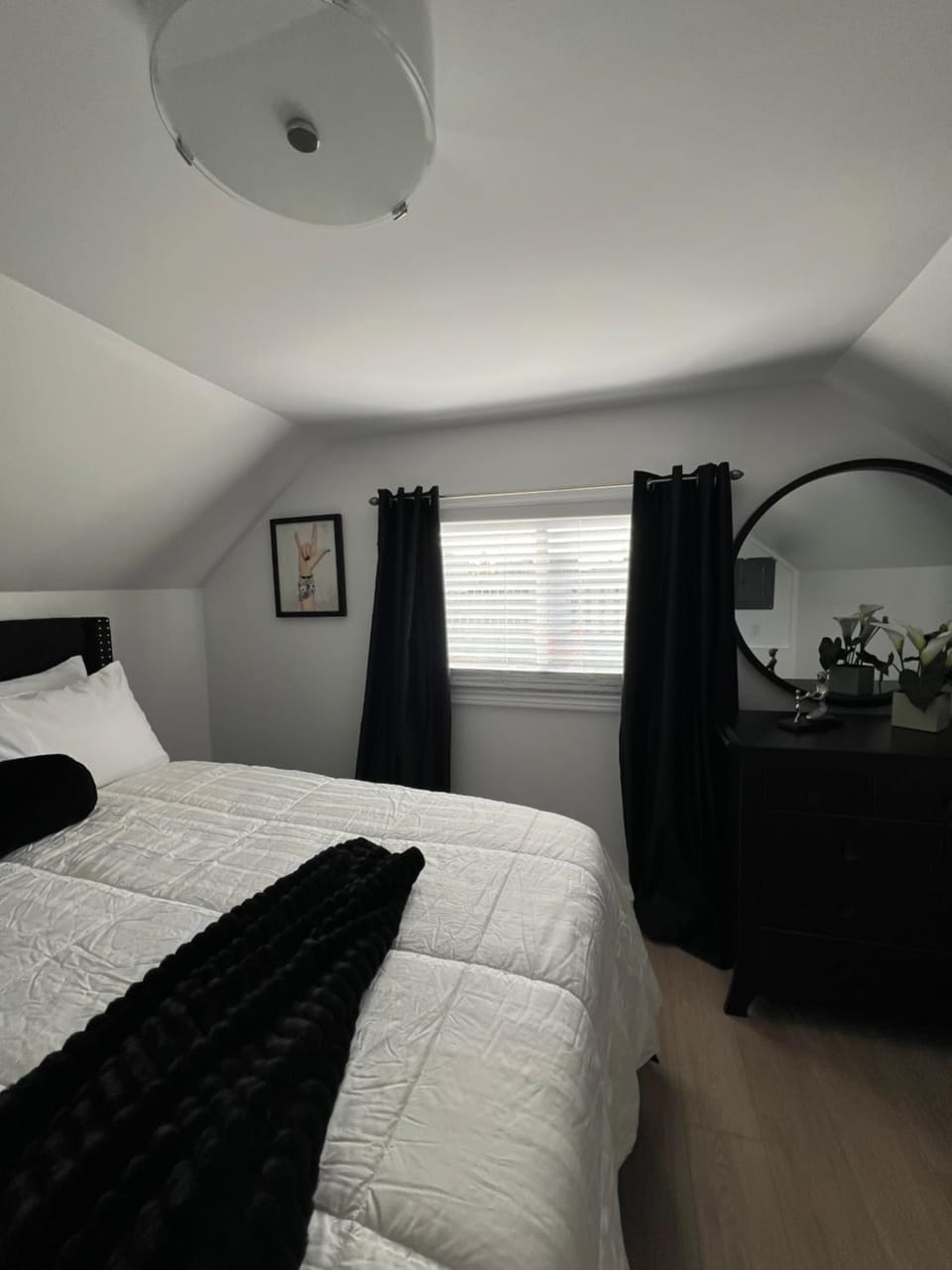 Bed, Photo of the whole room