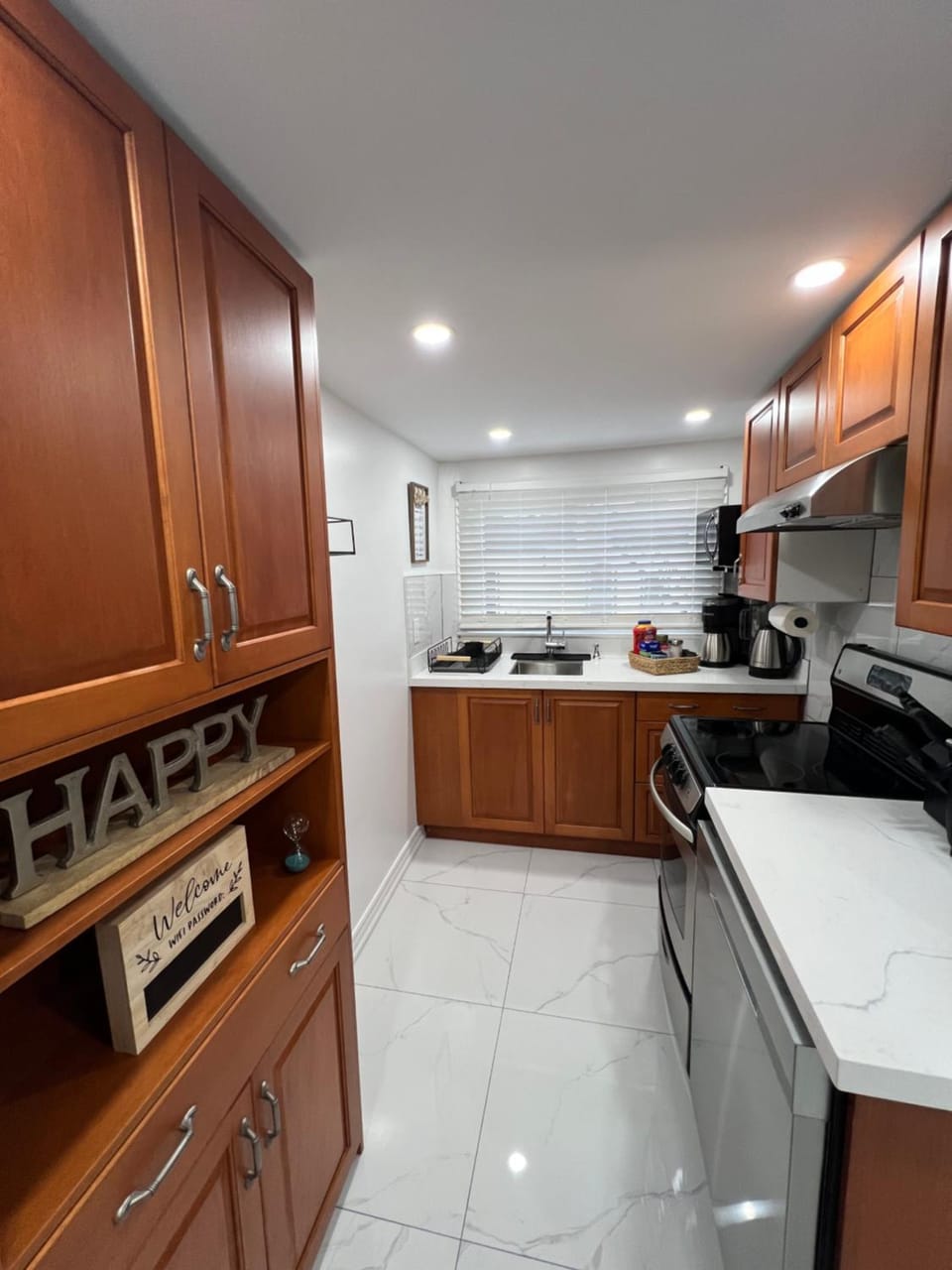 Kitchen or kitchenette, dishwasher, toaster