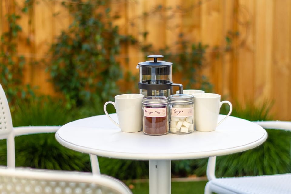 Coffee/tea facilities, Food and drinks