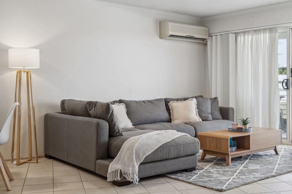 Living room, Seating area, air conditioner