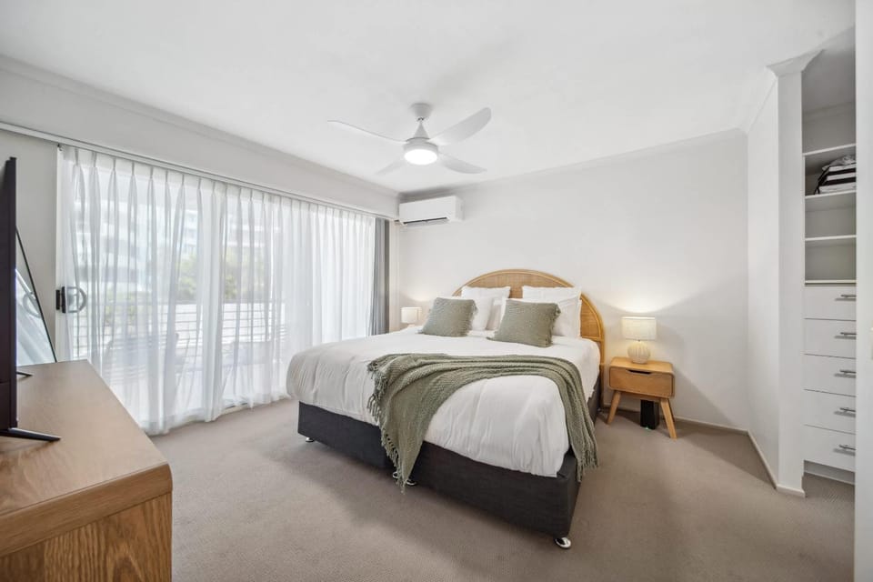 Bed, Bedroom, air conditioner