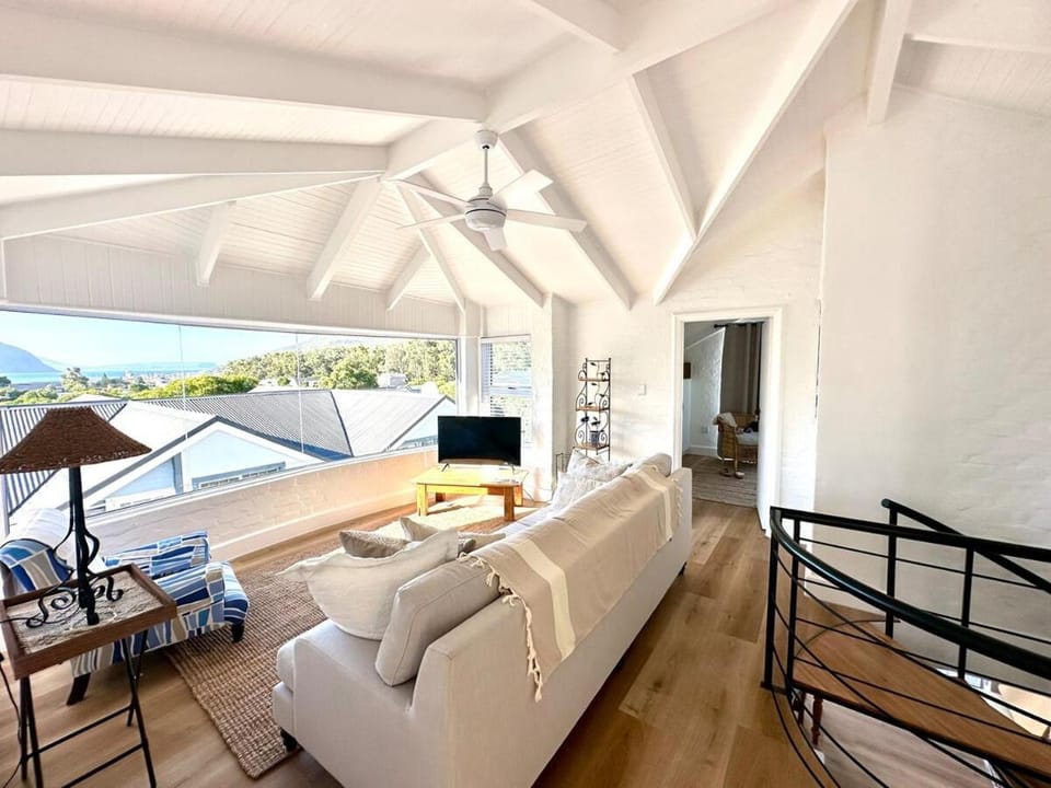 Macey Stay - The Boardwalk Hout Bay Apartment in Cape Town