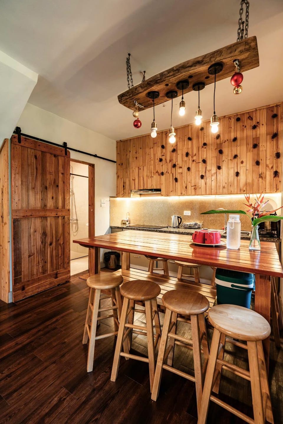 Kitchen or kitchenette, Living room, Seating area, Dining area, stove, stove